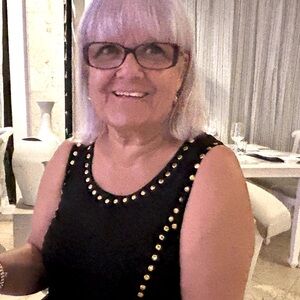 Meet your Posher, Maxine